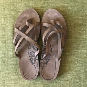 Teva Olowahu leather sandals